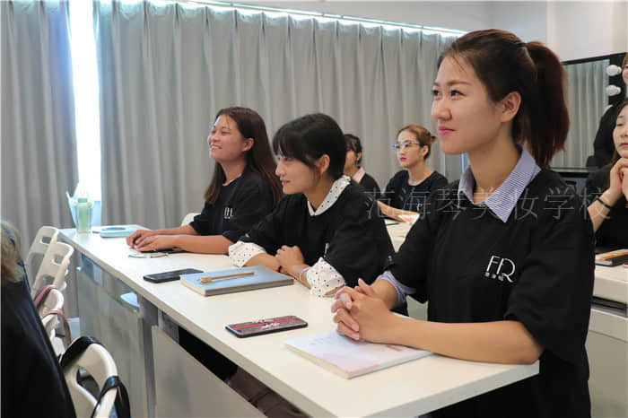 甘肅美容化妝正規學校學費